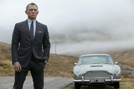 007 - Skyfall (Daniel Craig mint James Bond, és egy gyönyörű járgány)