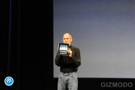 Steve Jobs kez�ben az Apple iPad-del