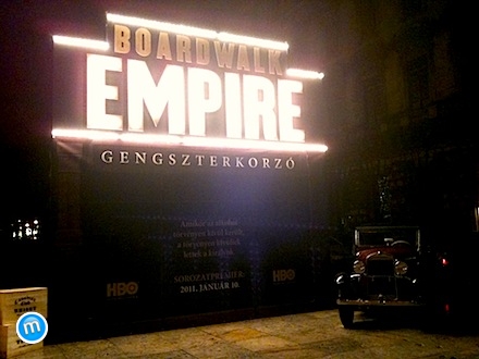 Reklámozzák a Gengszterkorzót (Boardwalk Empire) Budapesten