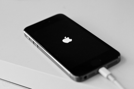 iPhone 5s - beragadt az Apple logó