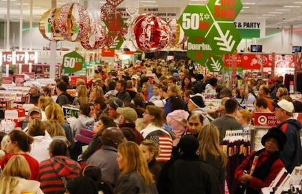 Karácsonyi bevásárlási őrület egy áruházban