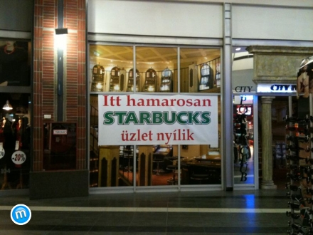 Starbucks üzlet nyílik tábla