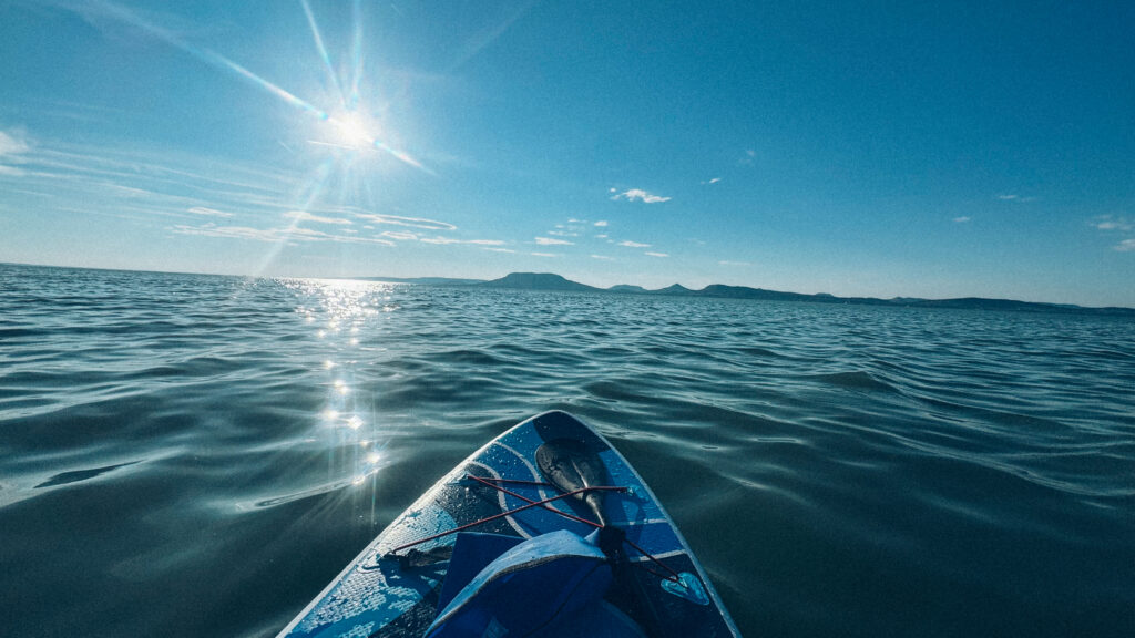 SUP-on a Badacsony felé nézve